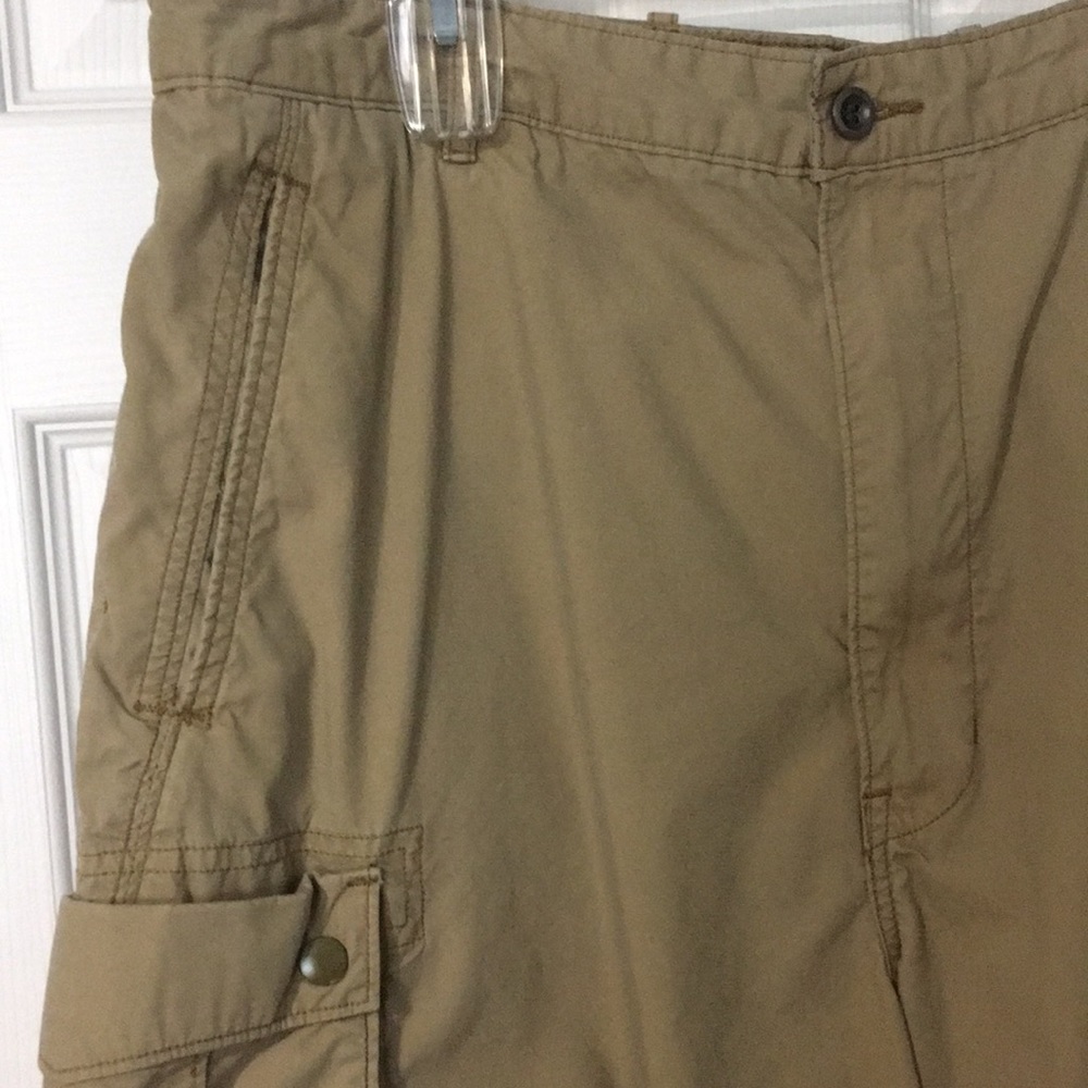 Levi’s Khaki Cargo Shorts 36W - Picture 5 of 10